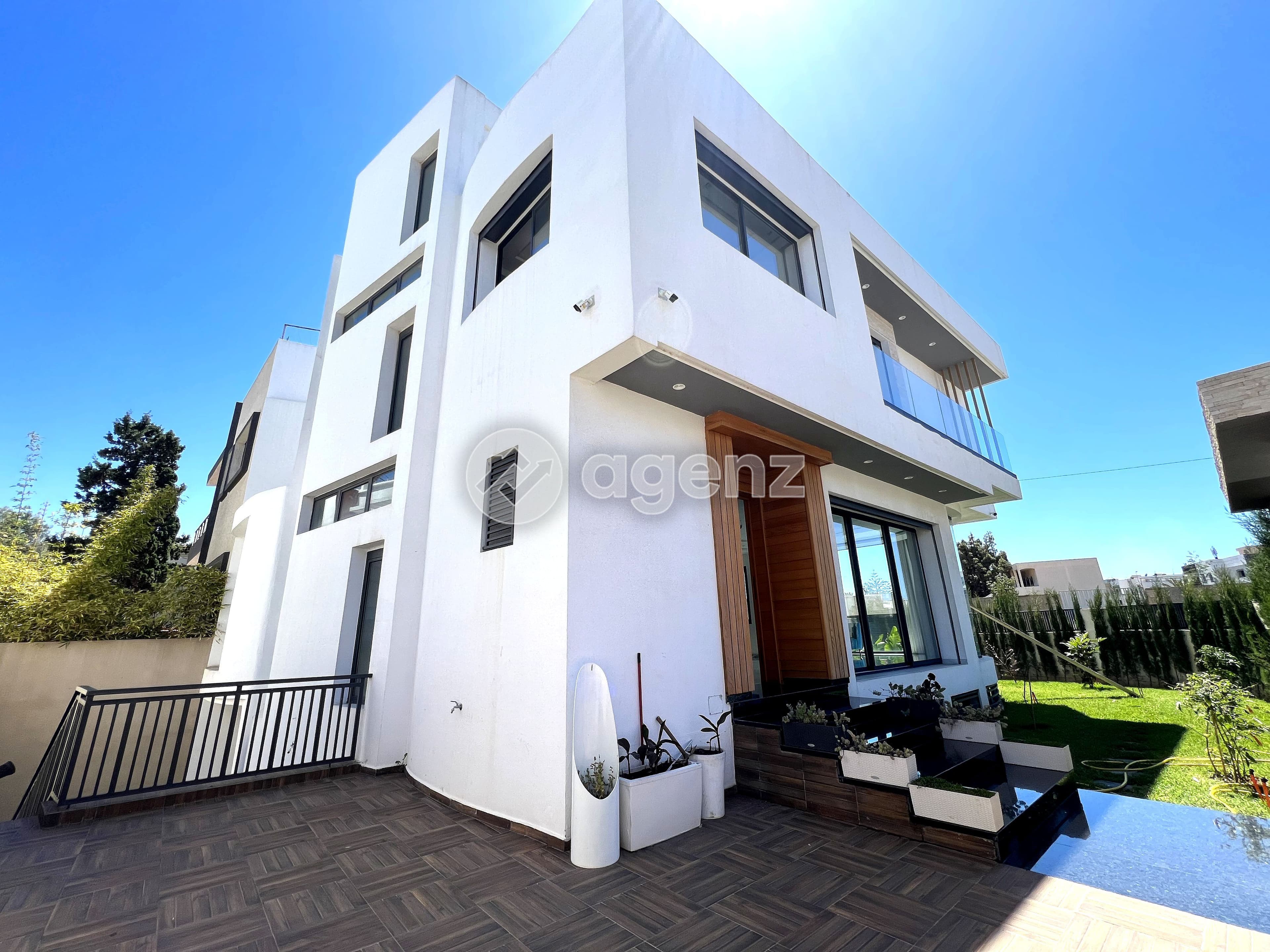 Villa à vendre 5 200 000 dh 300 m², 4 chambres - Al Qods -MHD-MHD-1047