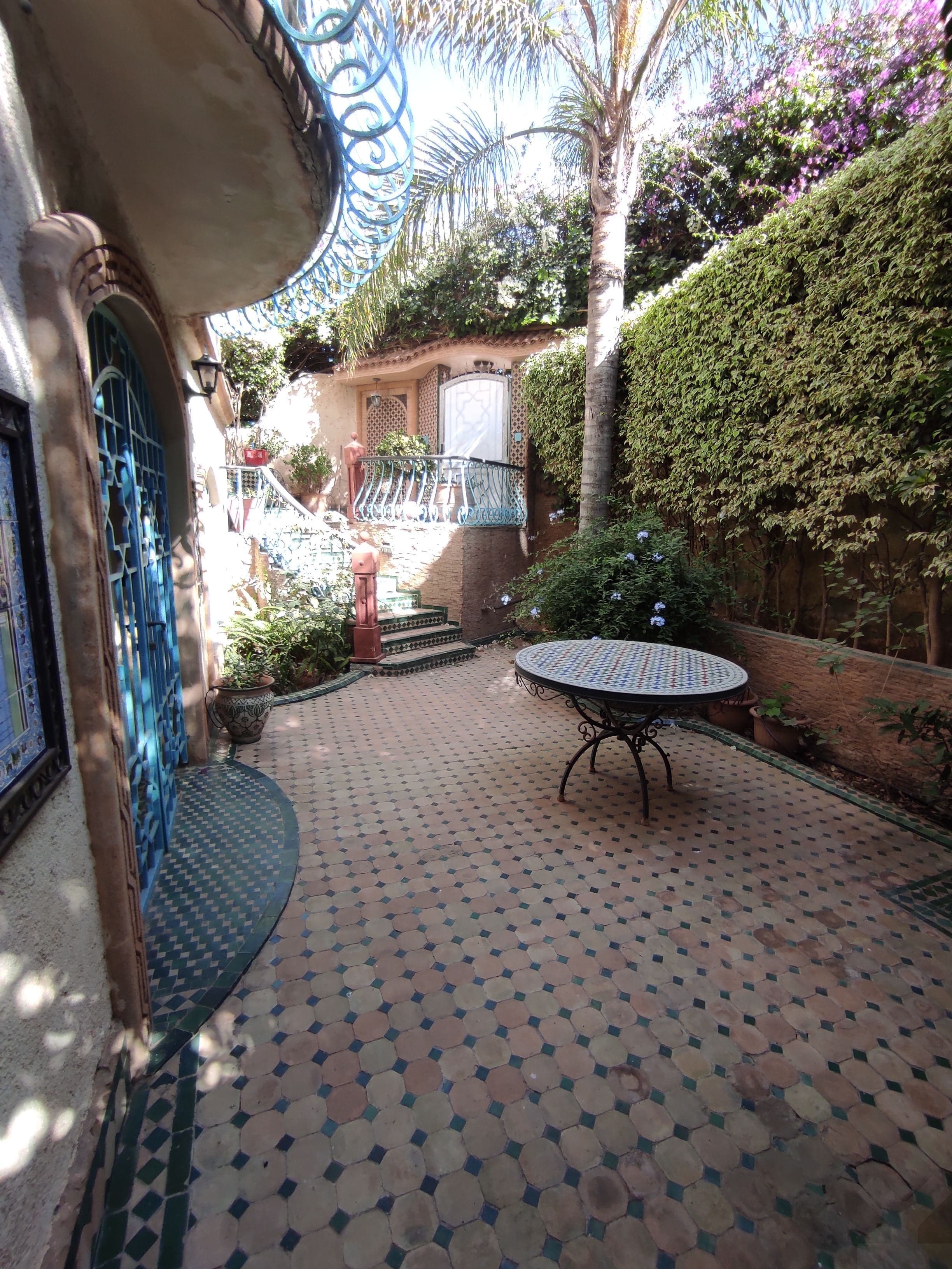 Villa à vendre de 243 m² de terrain et 348 m² construits