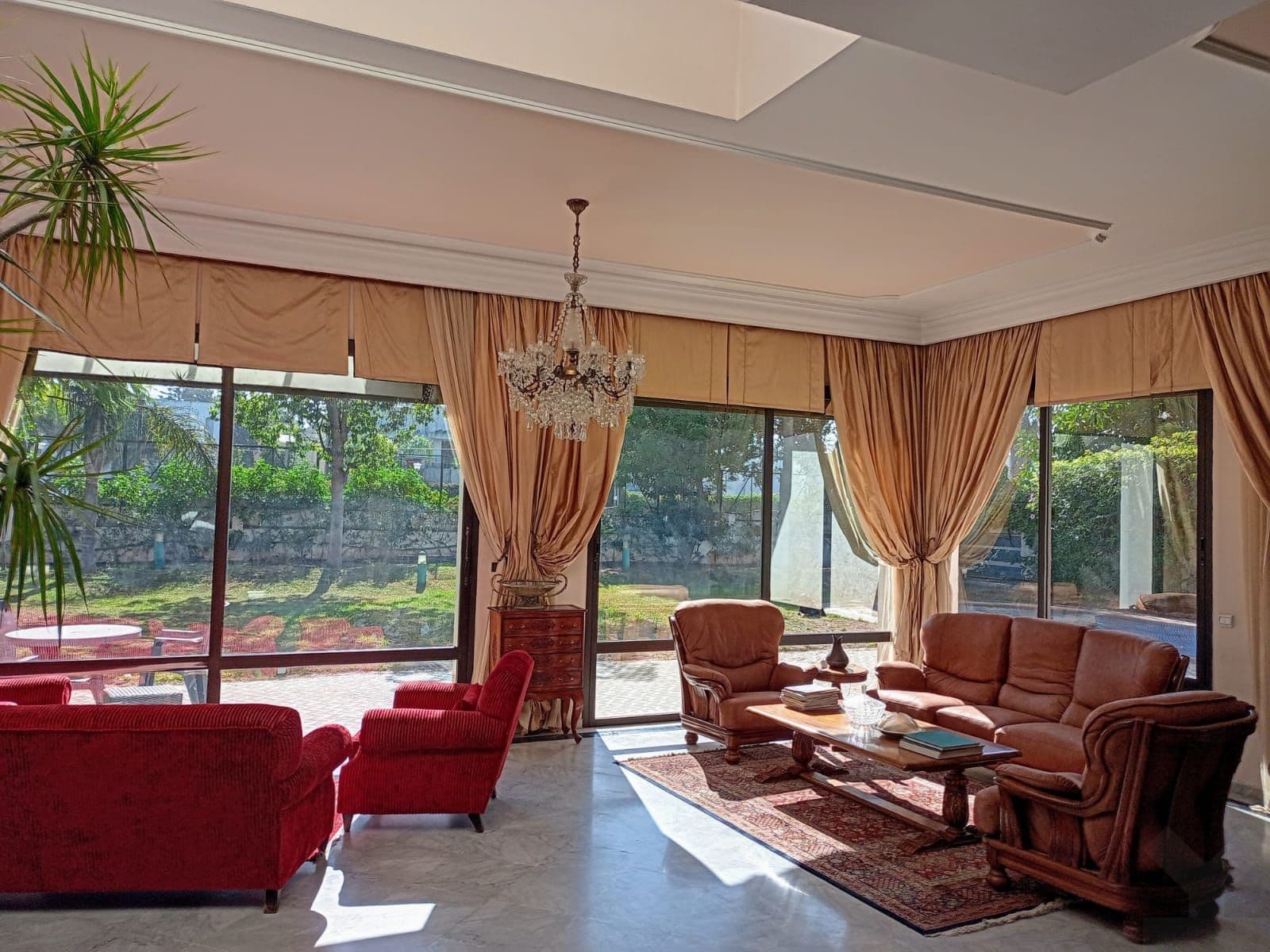 Villa à vendre de 1235 m² de terrain et 600 m² construits