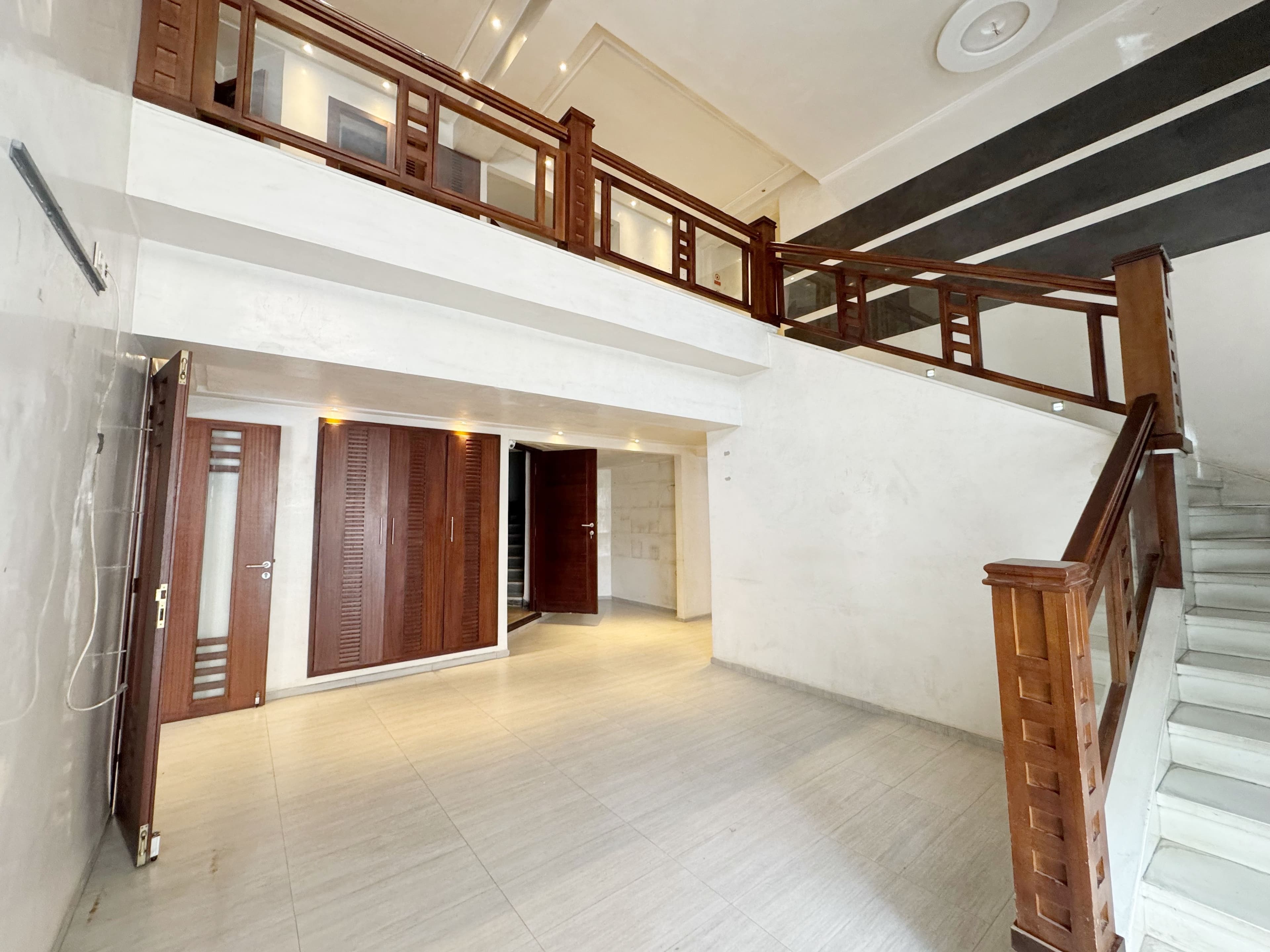 Local commercial à vendre de 255 m²