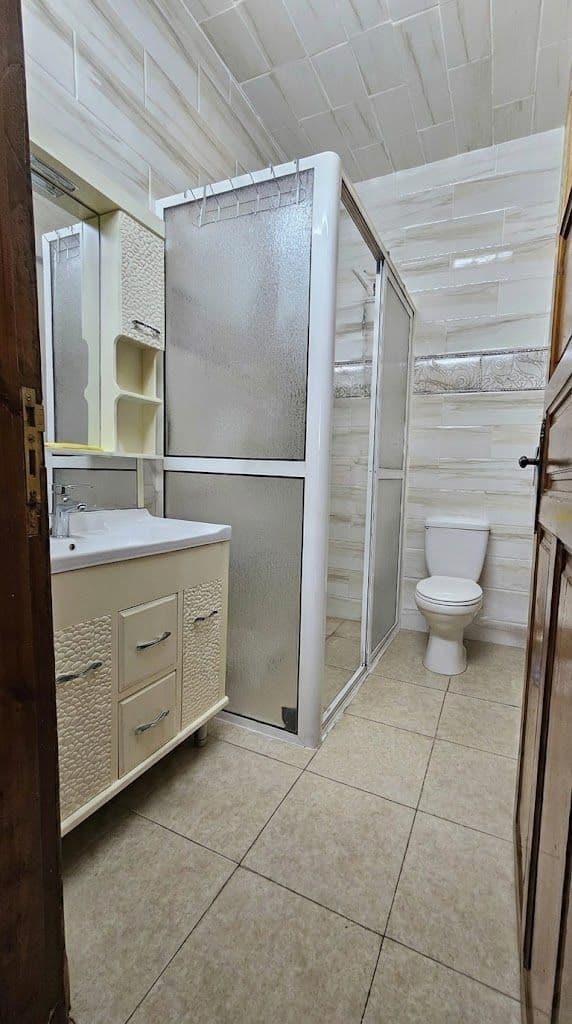 Villa à vendre de 273 m² de terrain et 400 m² construits