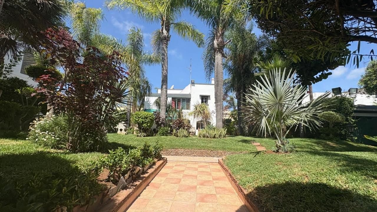 Villa à vendre de 970 m² de terrain et 250 m² construits