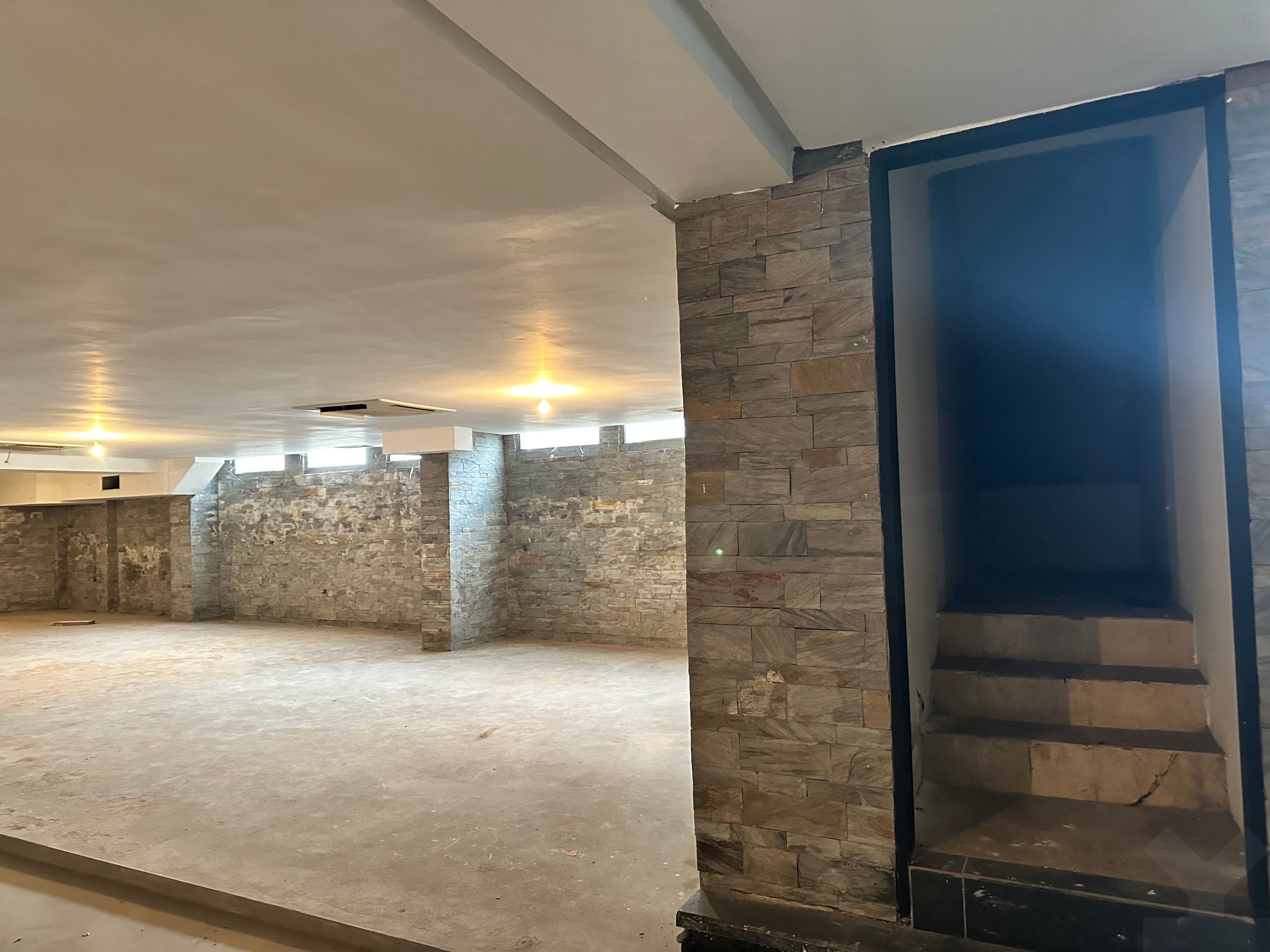 Local commercial à vendre de 445 m²