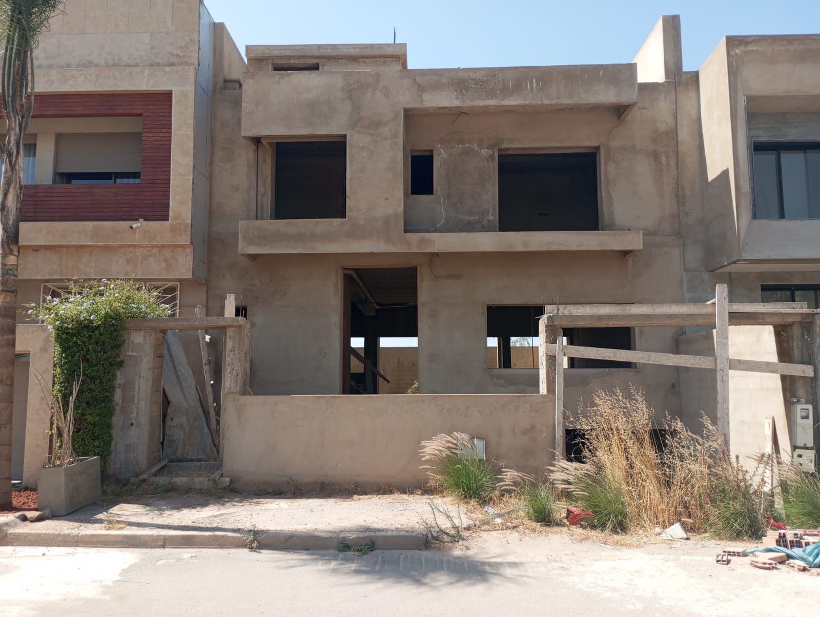 Villa à vendre de 241 m² de terrain et 385 m² construits