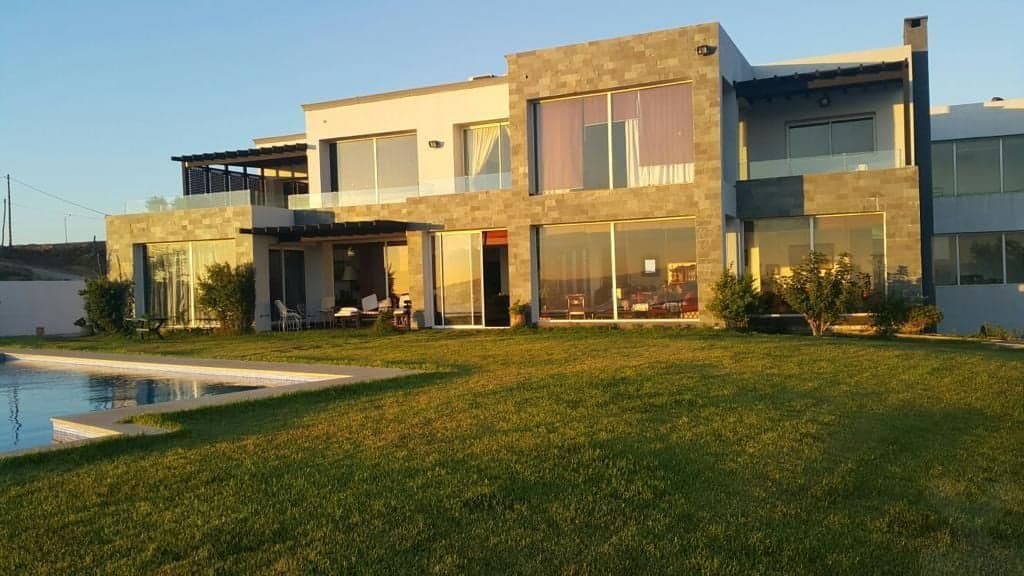 Villa à vendre de 2217 m² de terrain et 1568 m² construits
