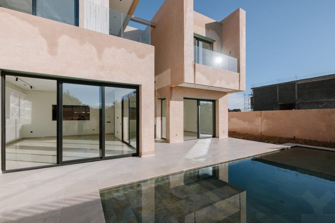 Villa à vendre de 449 m² de terrain et 300 m² construits
