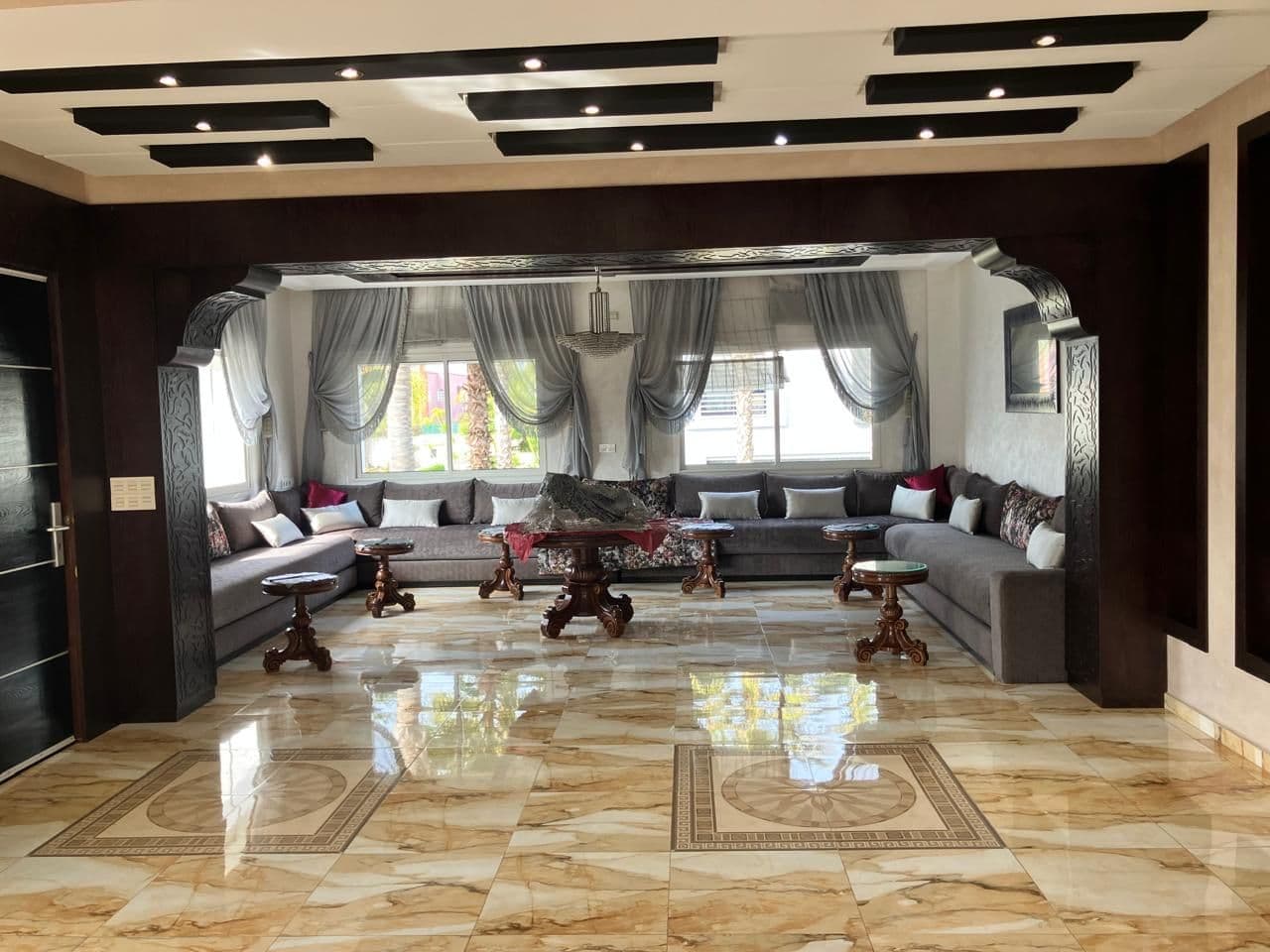 Villa meublée à vendre de 378 m² de terrain et 546 m² construits