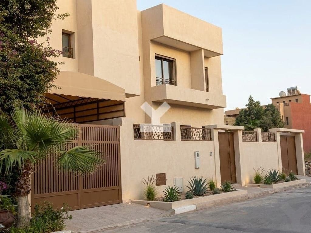 Villa à vendre de 280 m² de terrain et 300 m² construits
