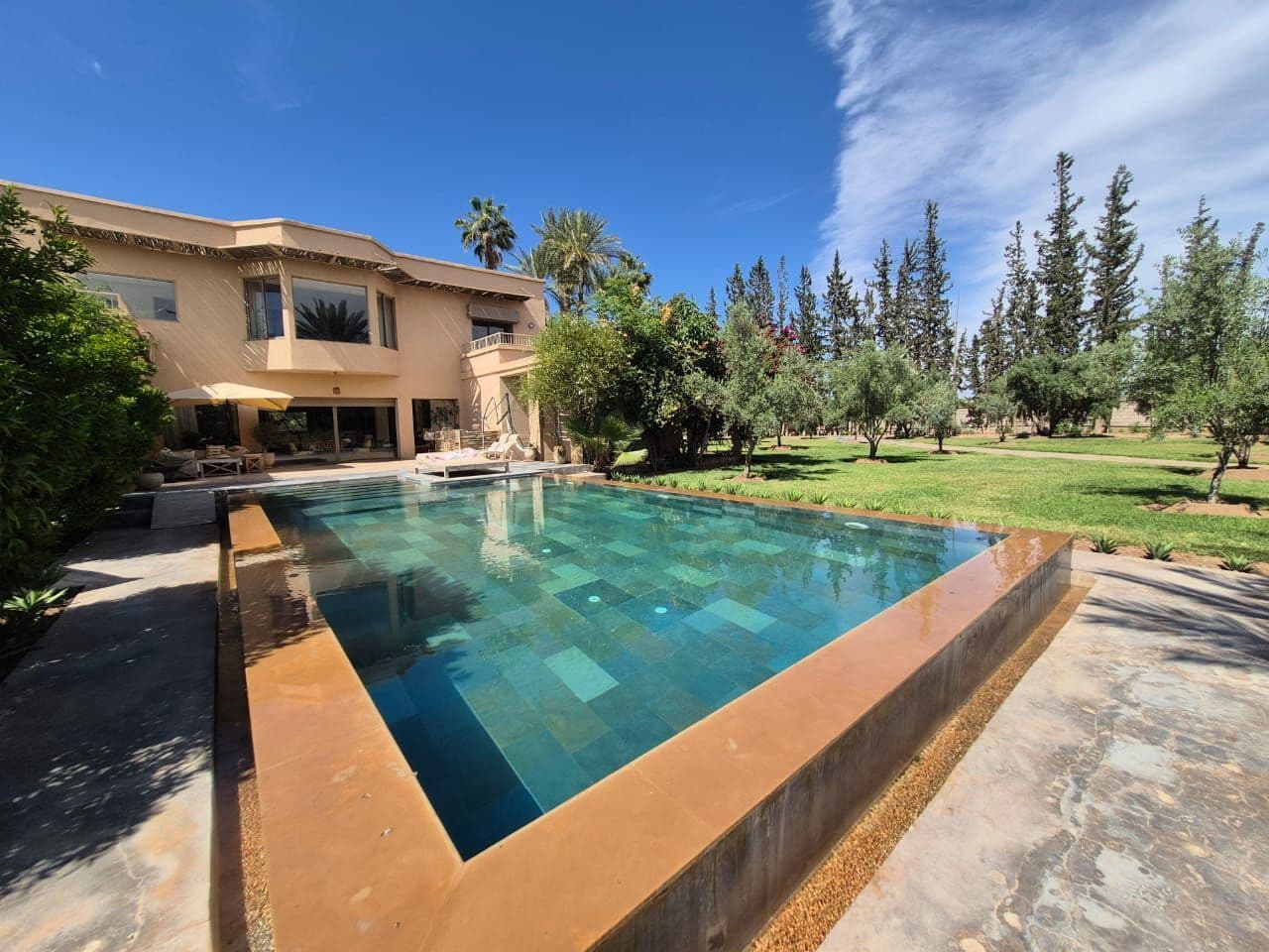 Villa meublée à vendre de 4970 m² de terrain et 670 m² construits