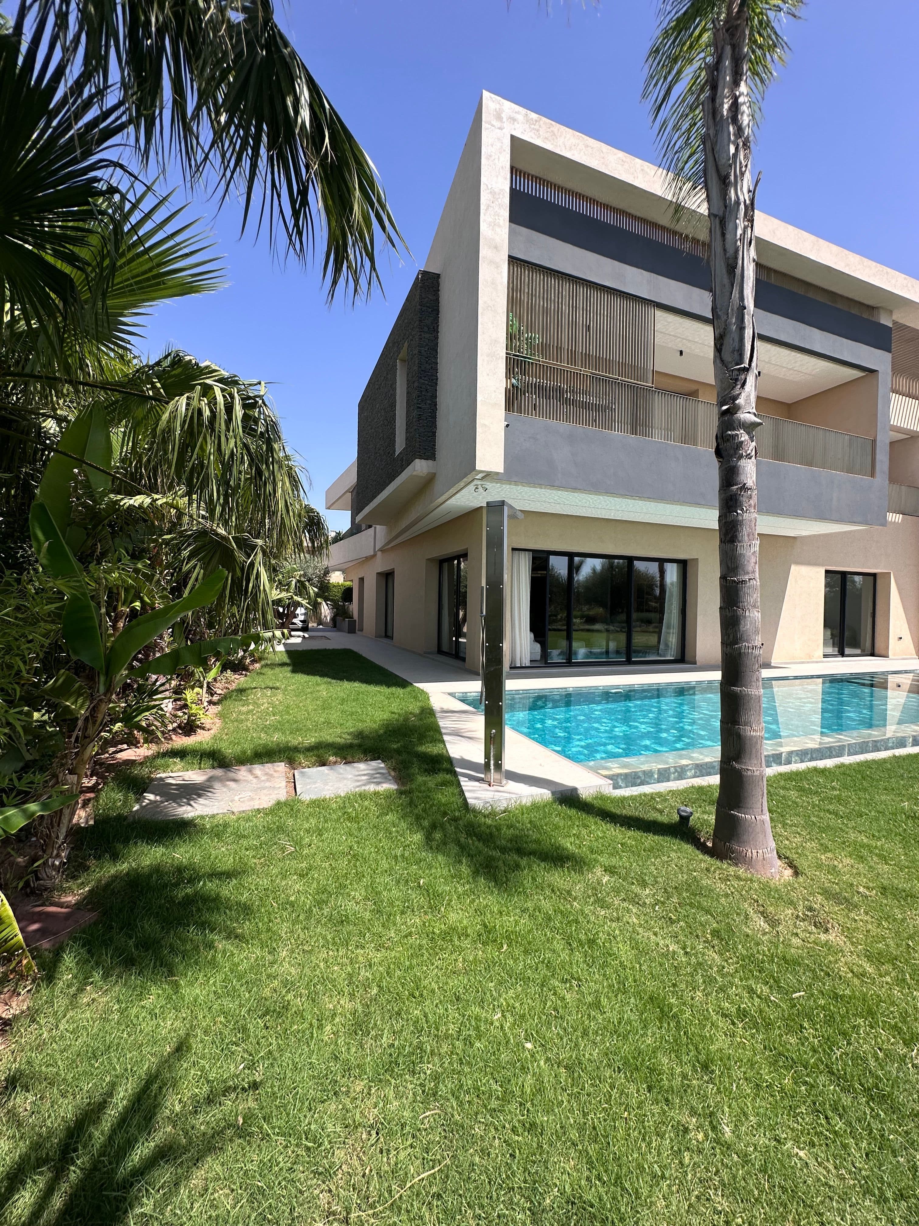Villa à vendre de 777 m² de terrain et 1400 m² construits
