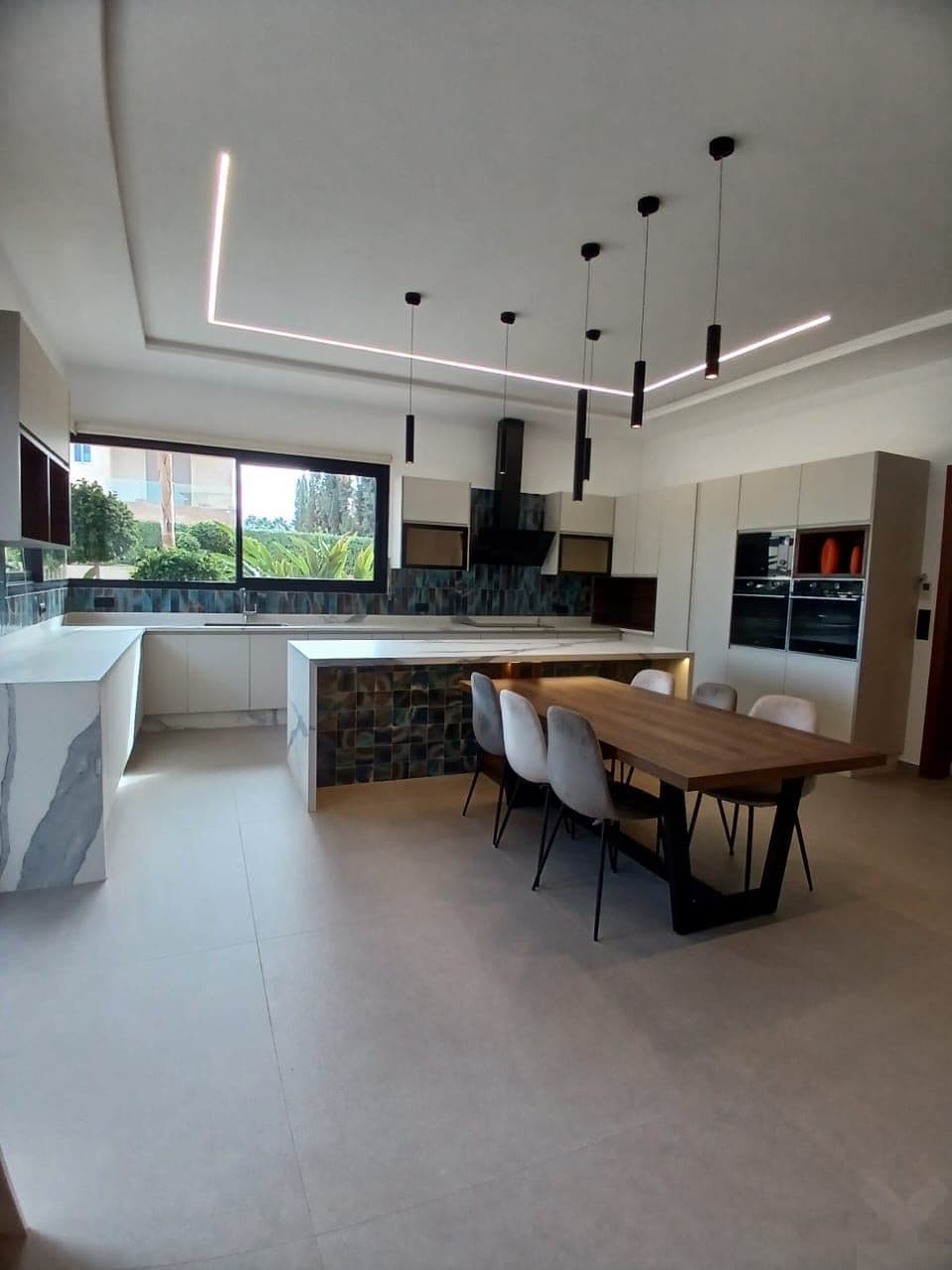 Villa à vendre de 777 m² de terrain et 1400 m² construits