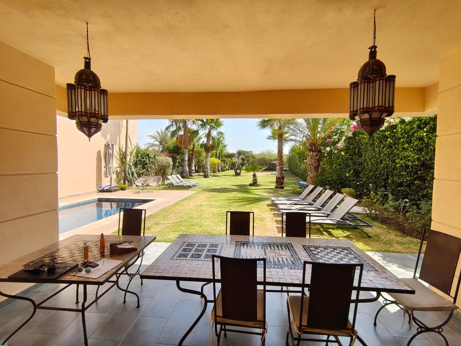 Villa meublée à vendre de 525 m² de terrain et 450 m² construits