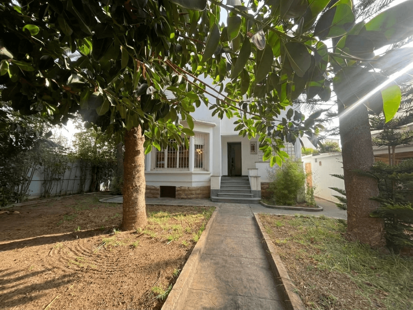 Maison à vendre de 636 m² de terrain et 400 m² construits