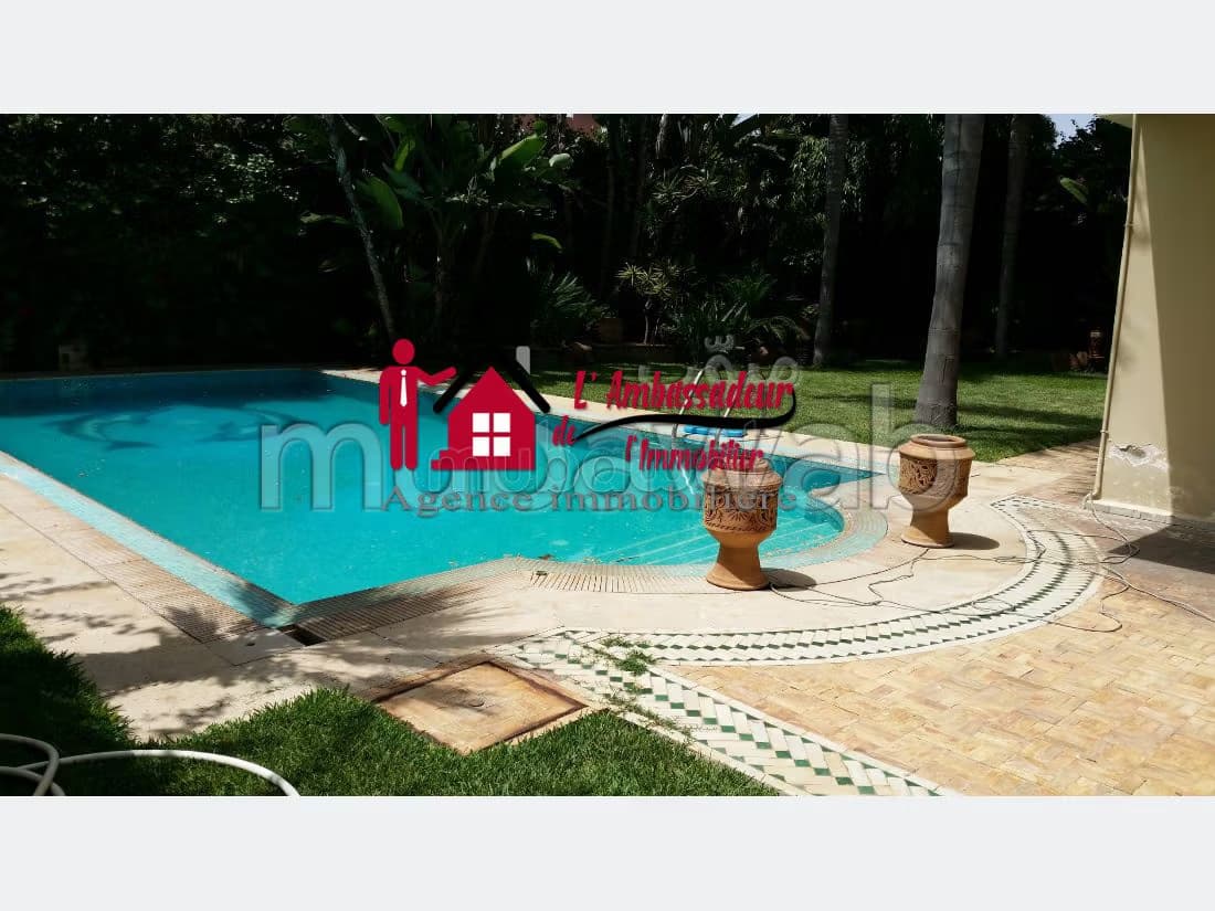 Villa 675m² Moderne à Longchamps