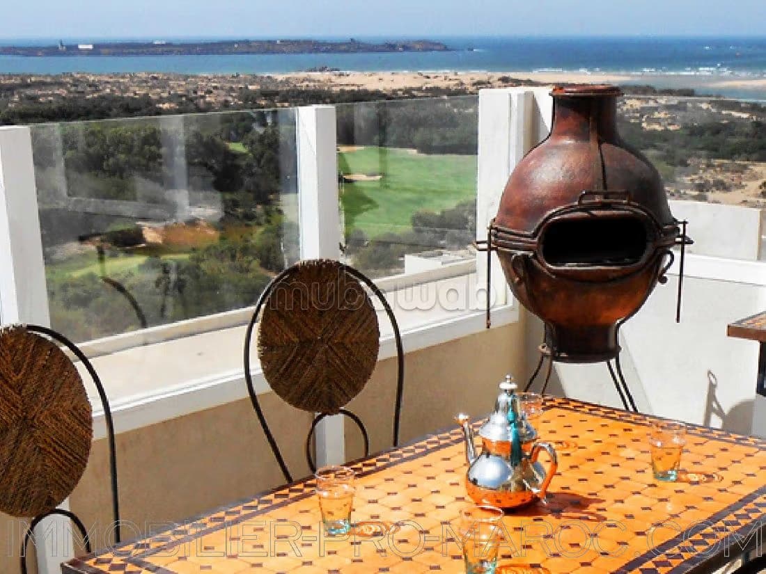 Immeuble de 3 appartements avec une vue panoramique sur mer...