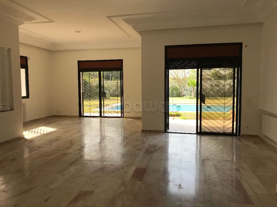 Maison de luxe à vendre à Souissi. Superficie 400 m². Antenn...