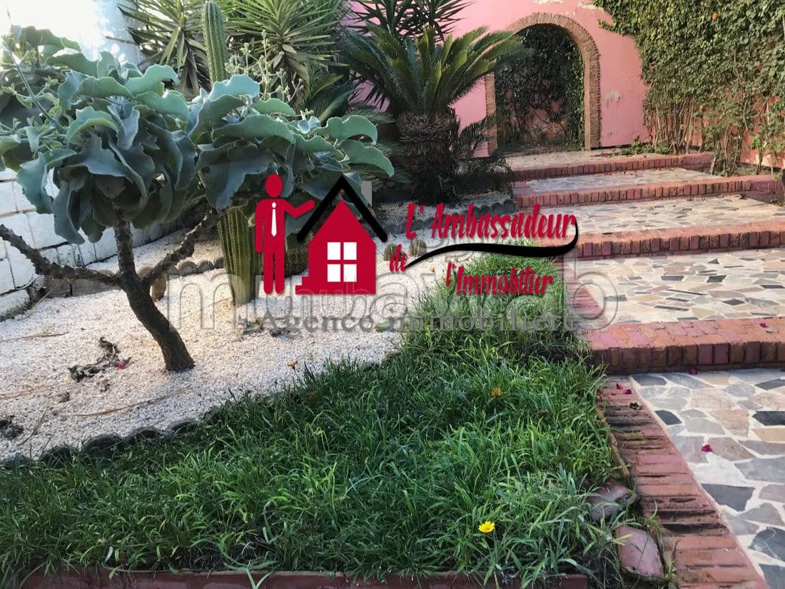 Villa de 1400 m2 à Longchamps