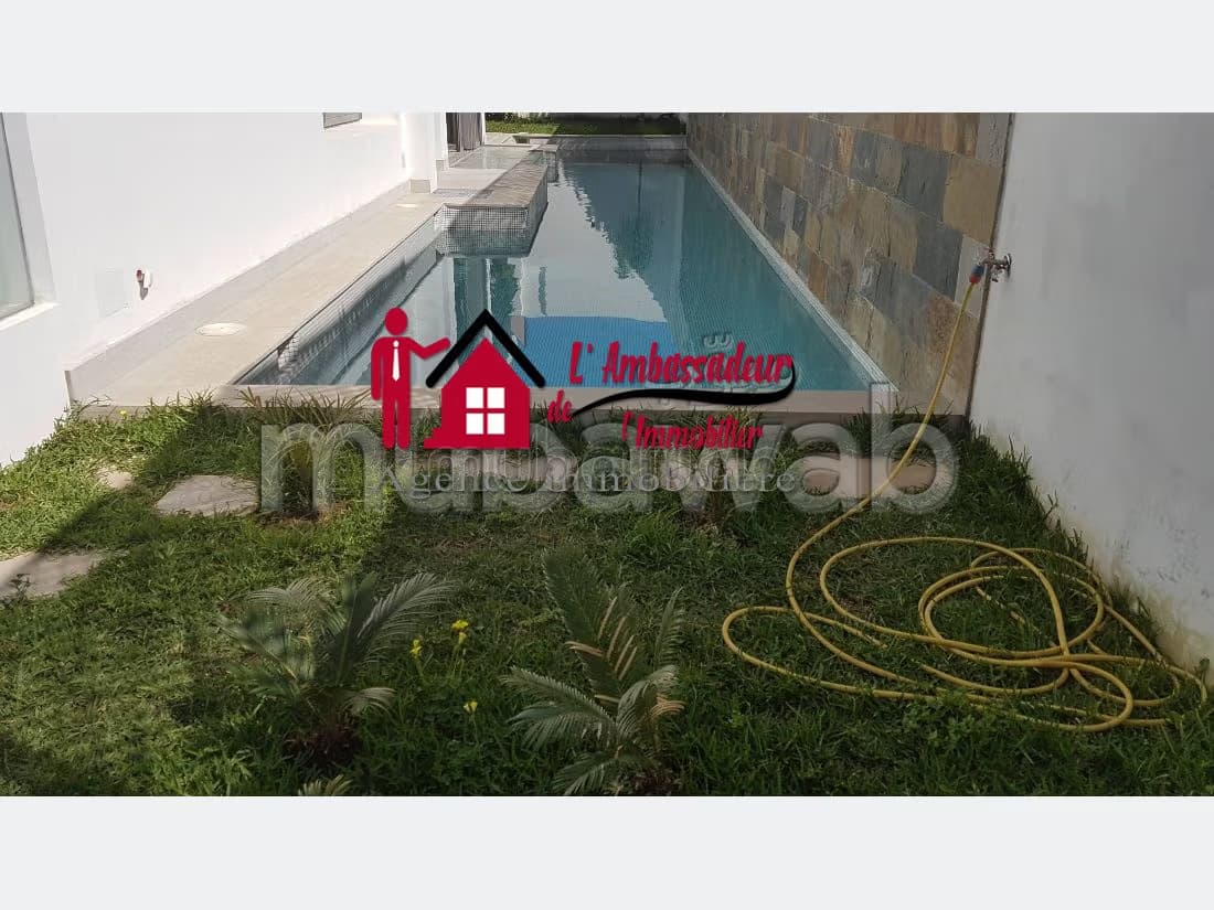 Villa Neuve Moderne de 733 m2 à Longchamps