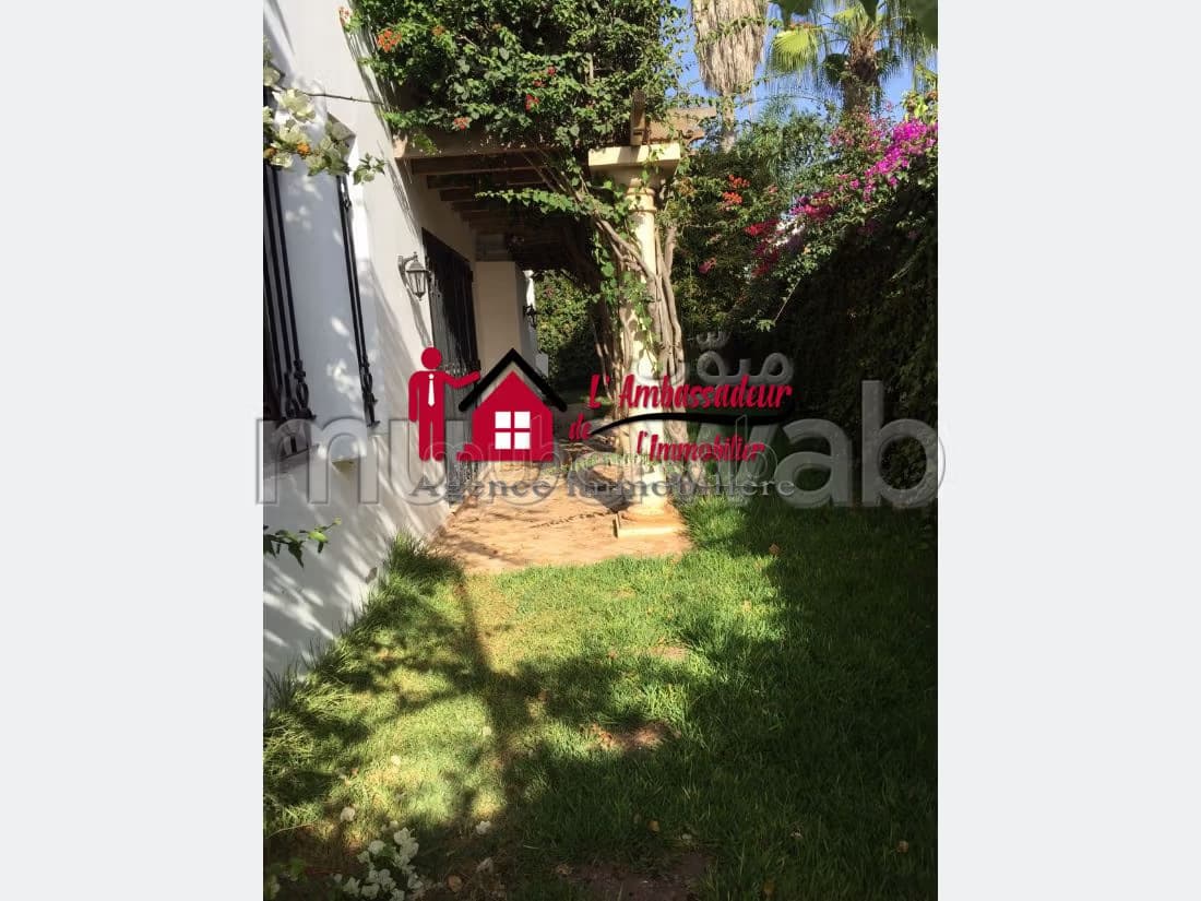 Villa de 580 m2 à Longchamps
