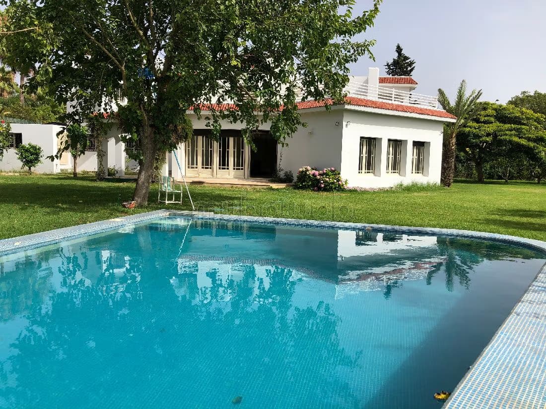 Magnifique villa à louer avec piscine chauffage central et u...