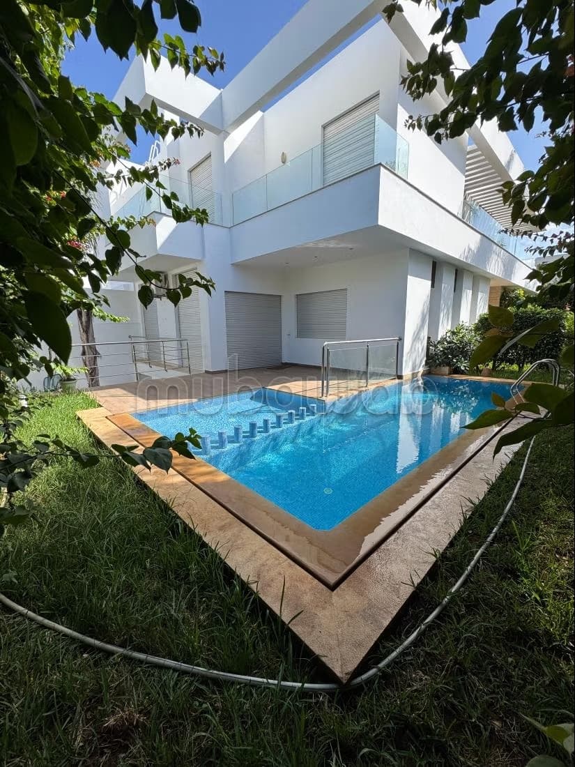 Villa à louer à Hay reyad rabat