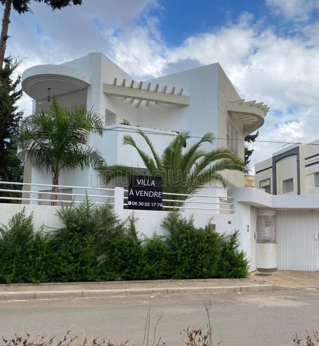 Charmente villa de luxe de 530m². Terrasse et jardin
