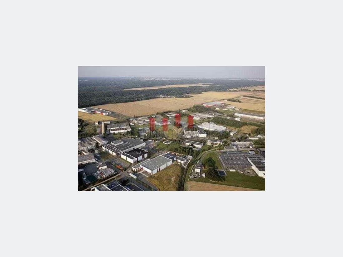 Terrain industriel de ***-****** m2 de surface en zone i2S1...