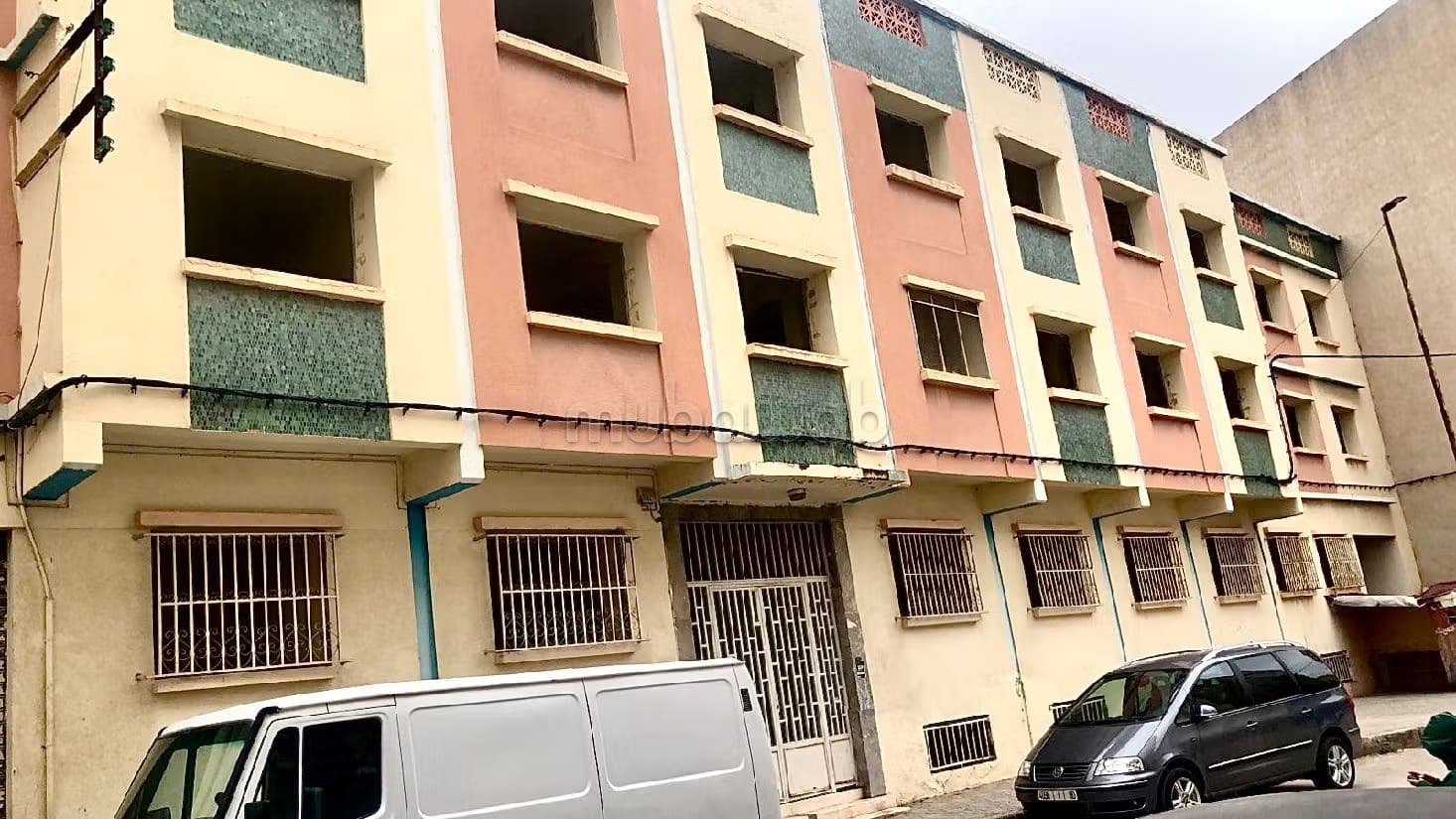 Batiment A VENDRE 2500 m sur 3 étages 920 m au sol