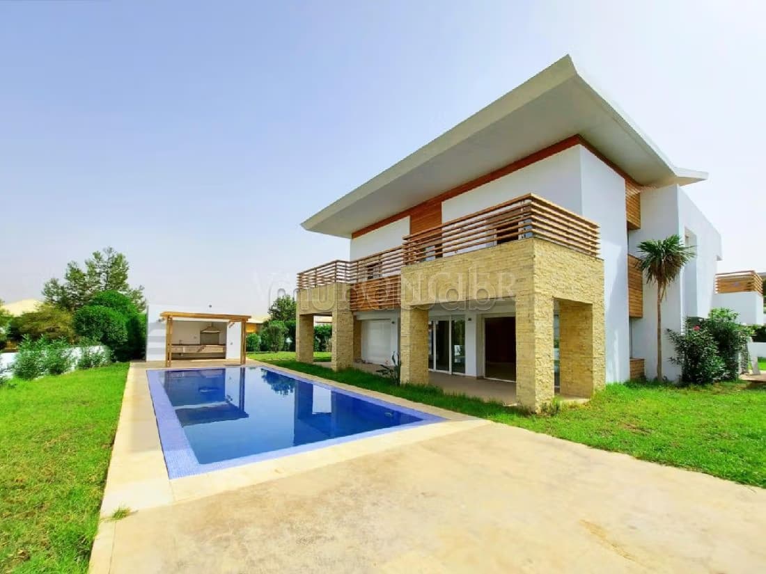 Vente villa jamais habitée 1070m2 5chambres avec piscine La...