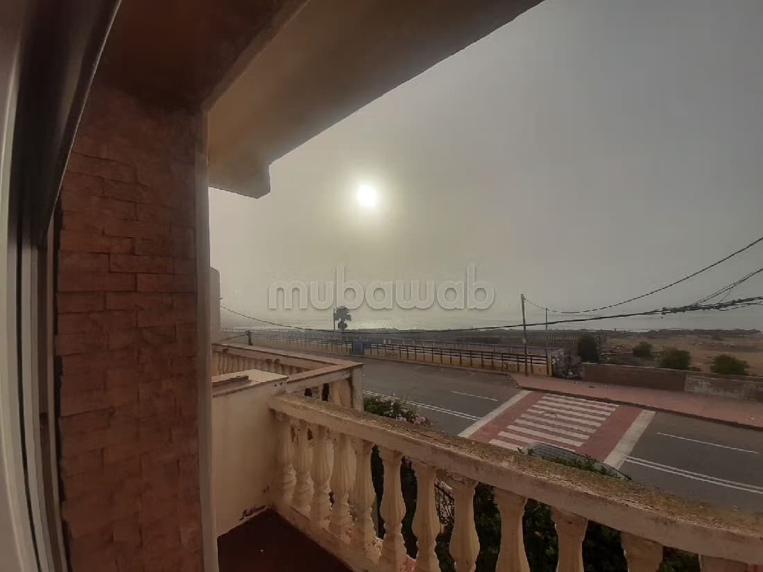 Vends villa 3 niveaux face mer quartier résidentiel
