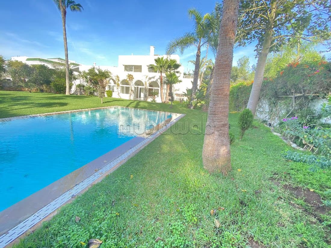 Maison de luxe à louer avec piscine et beau jardin