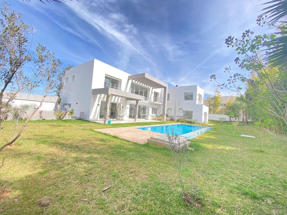 Villa de luxe avec chauffage central et piscine à Rabat