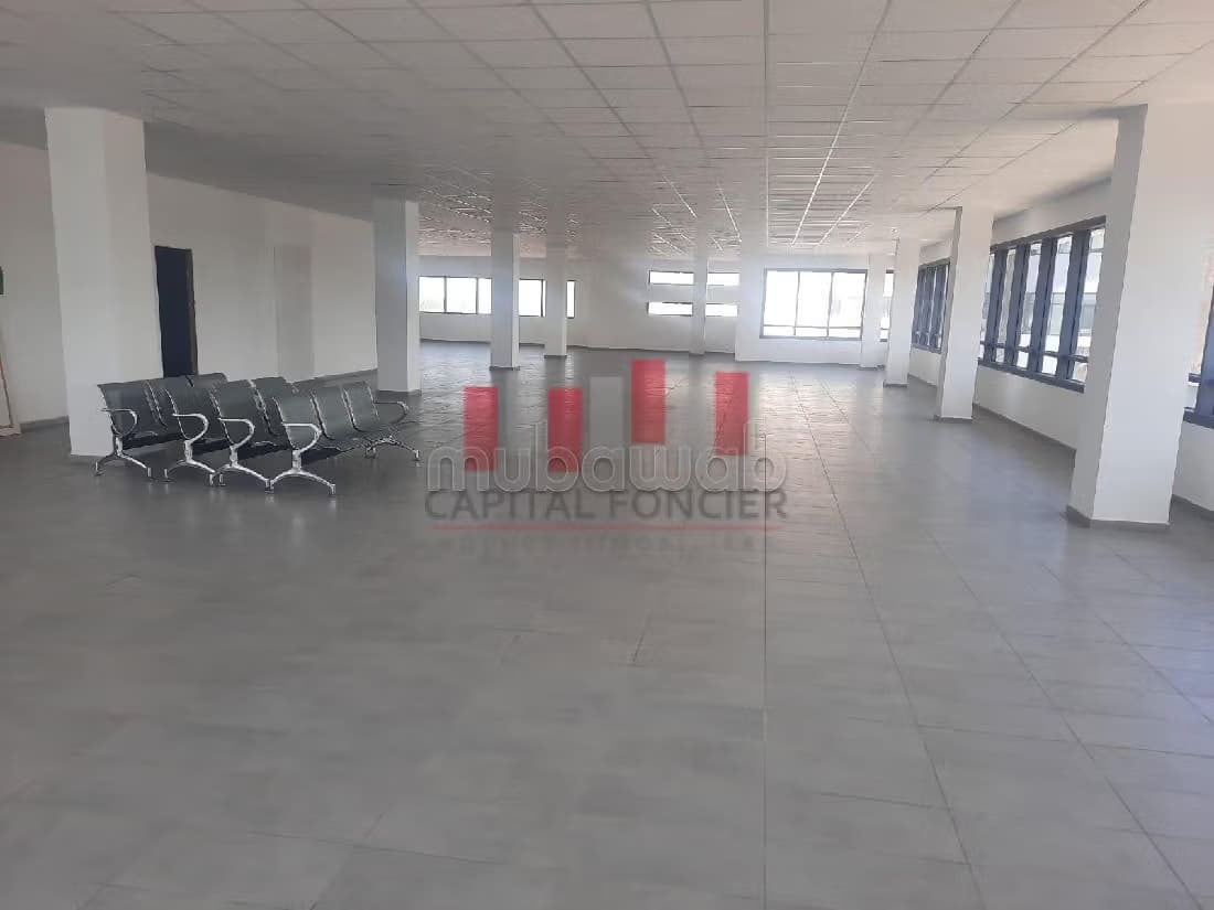 Plateau de bureau premium de 1.300 m2 de surface utile a la...