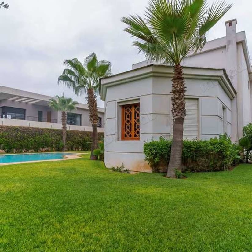 Villa à Vendre de 987.0 m² à Casablanca, Fadaat Al Mouhit