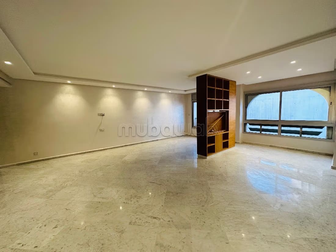 Superbe appartement à louer à Maârif. Surface totale 130 m²...