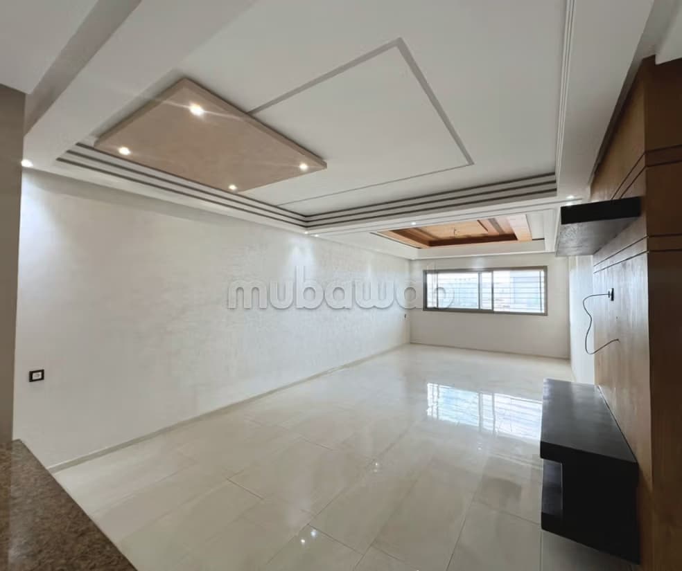 Un bel appartement à vendre situé au centre ville