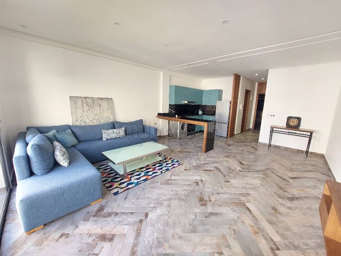 Spacieux studio neuf avec grand balcon