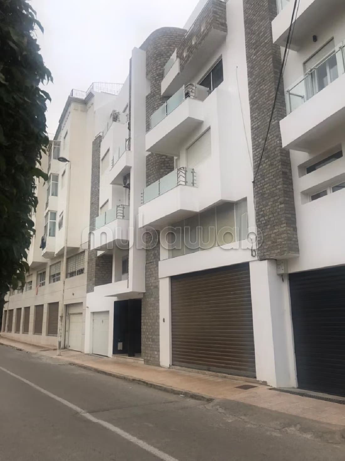 Local commercial en location à Wilaya. Superficie 395 m². Po...