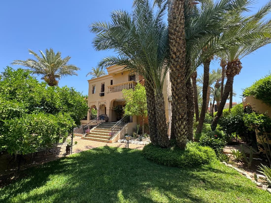 Somptueuse villa à vendre à Hay Targa. 7 grandes pièces. Bie...