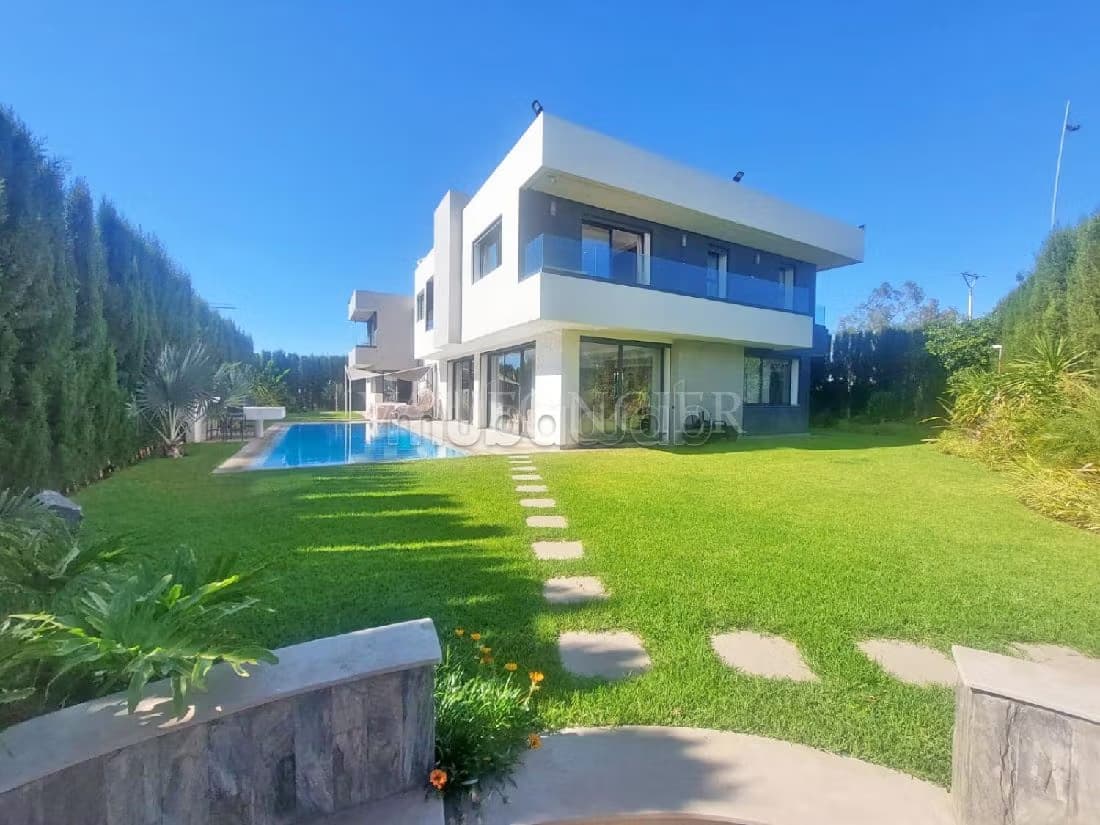 Vente Magnifique Villa moderne 1045m2, Bouskoura ville verte