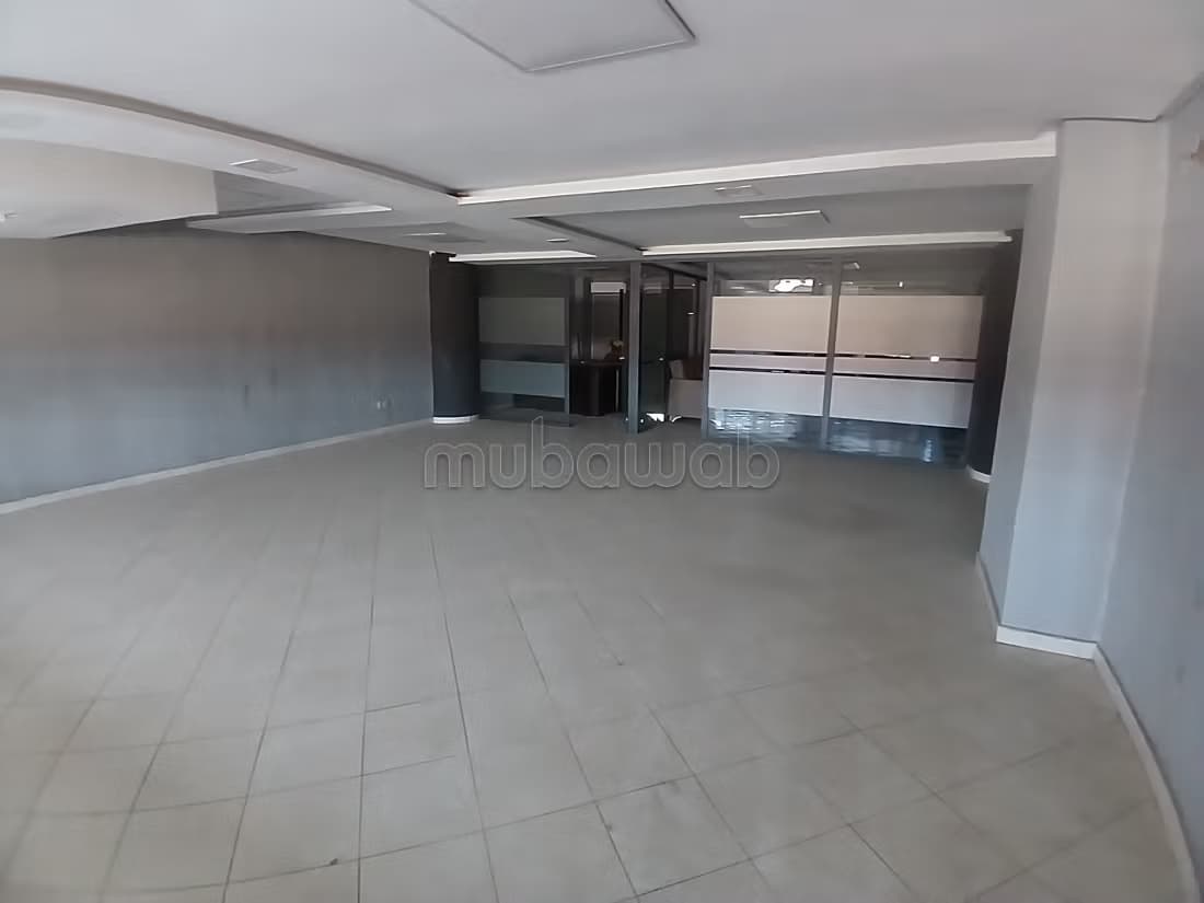 Local en vente sur Avenue Mly Abdellah de 166m²