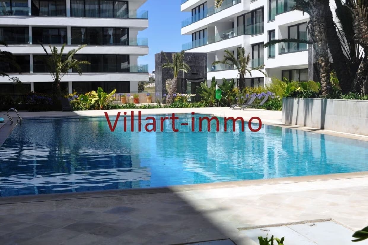 Logement contemporain tout confort avec piscine