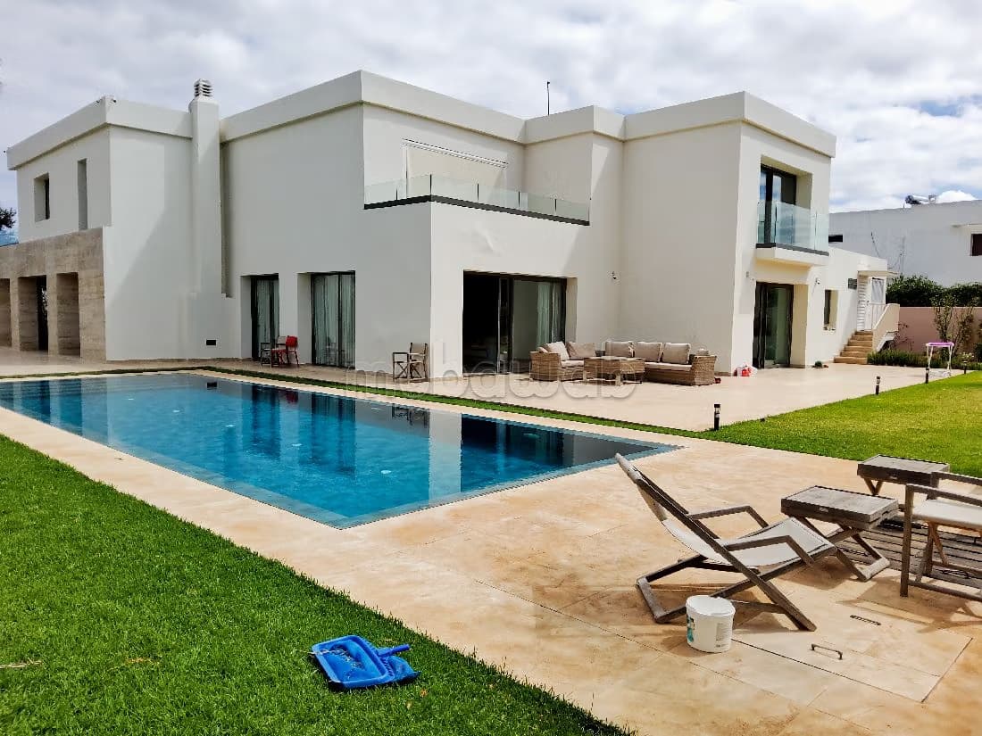 Luxeuse villa vide ou meublé à louer à Souissi