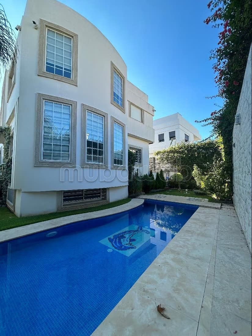 Superbe, villa en location avec piscine et jardin