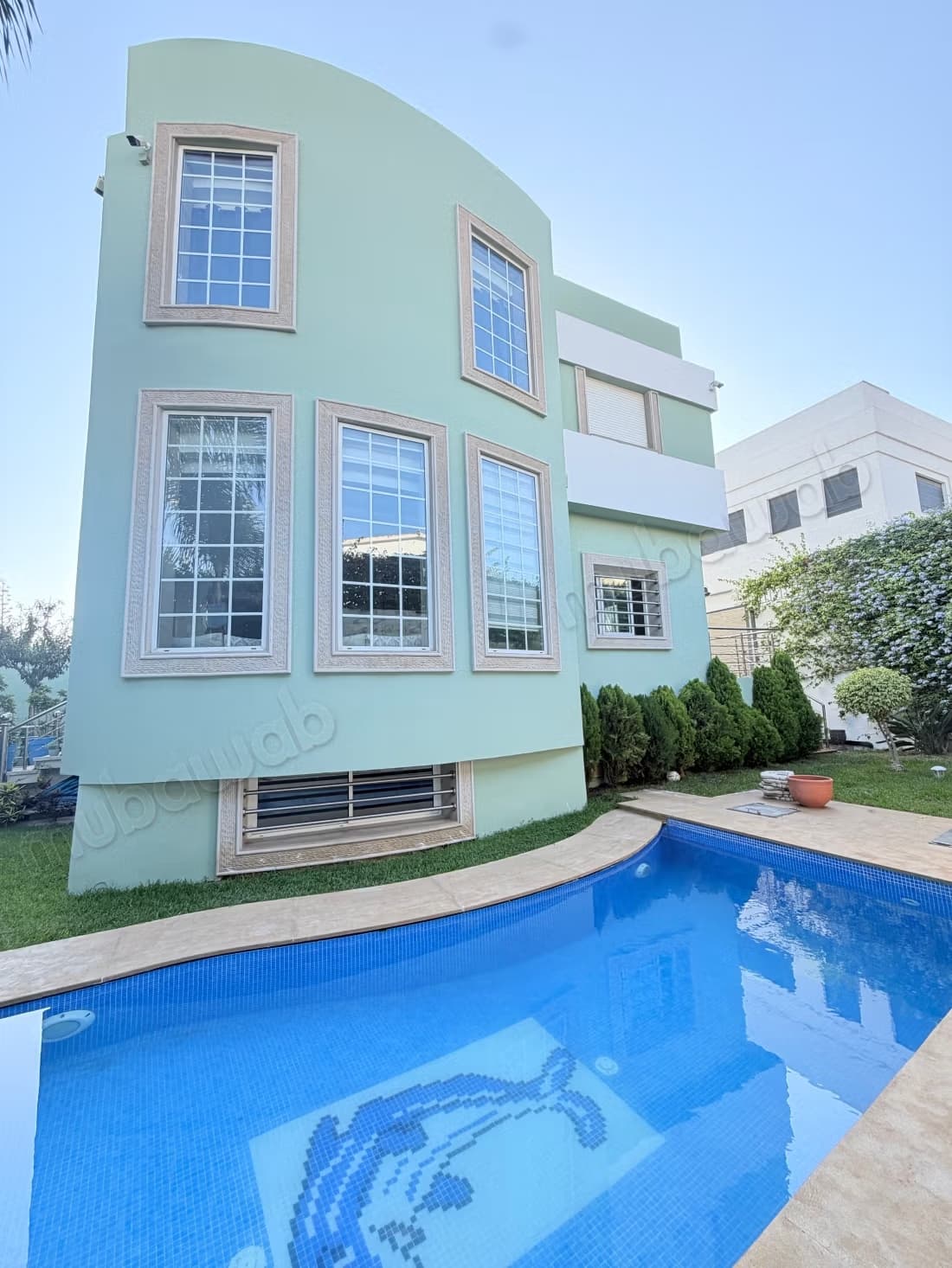 Superbe, villa en location avec piscine et jardin