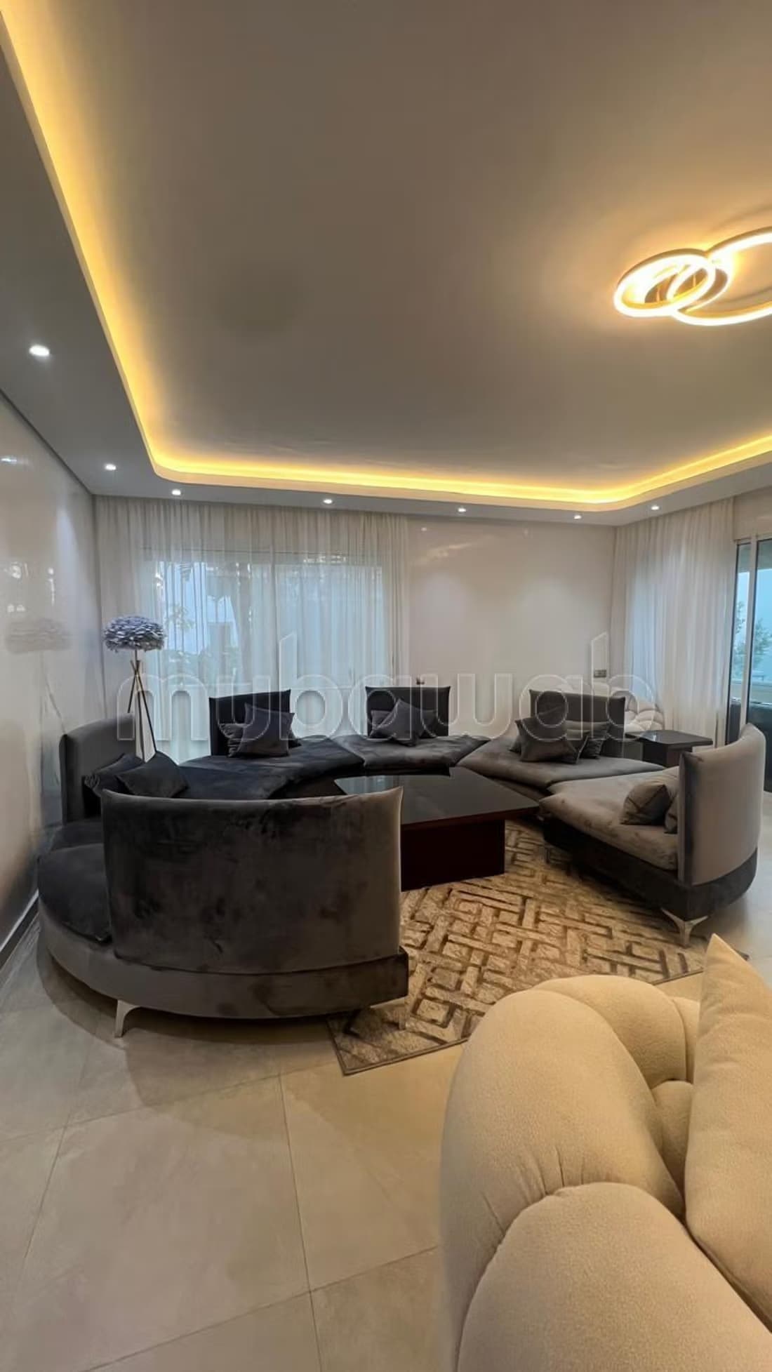Bel appartement ensoleillé avec grande terrasse à louer