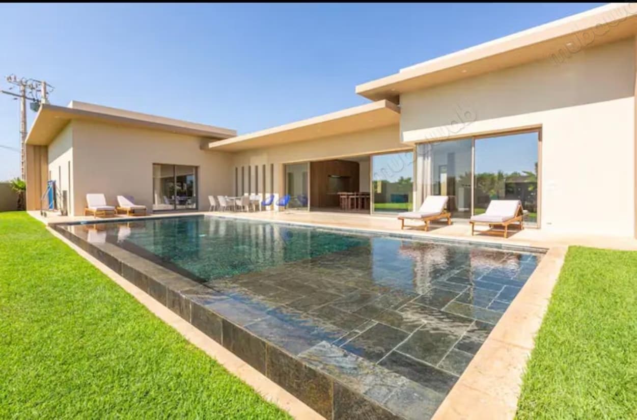 Villa de Haut Gamme avec Piscine Chauffée