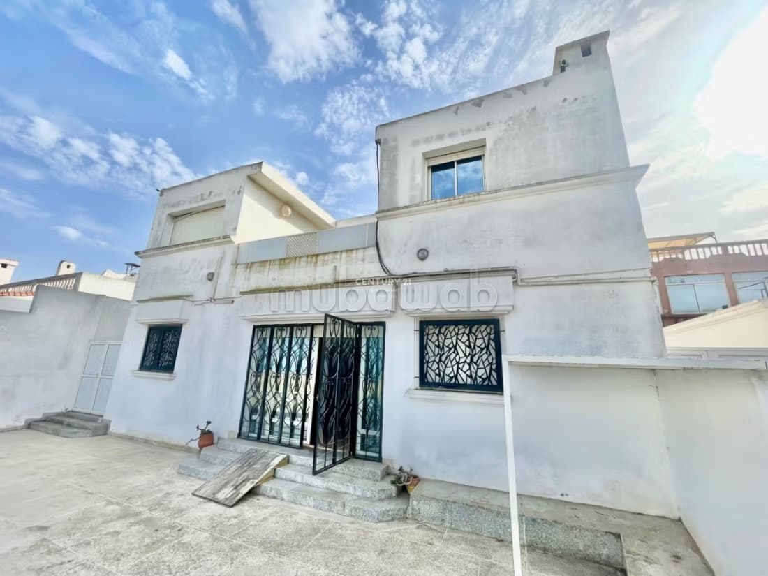 Magnifique Villa de 457 m² à Vendre, Idéalement Située en pr...