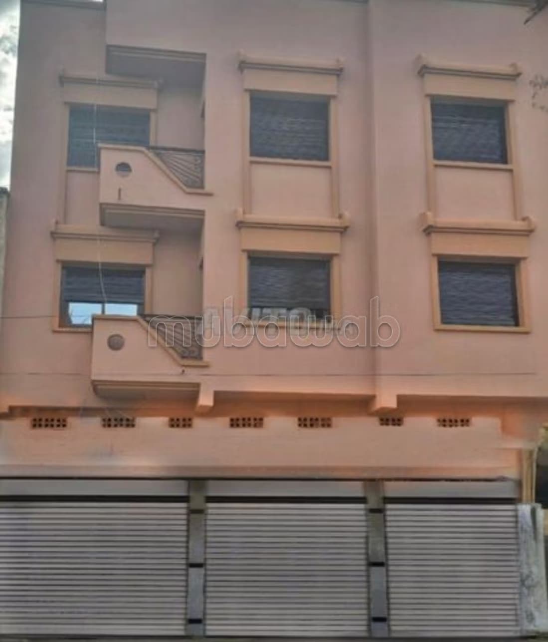 Tres bonne maison 2etage avec magasin a ElJadida
