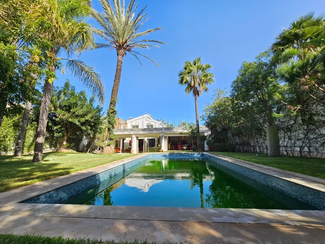Villa t5 de 1131m² – 4 ch garconniere independante